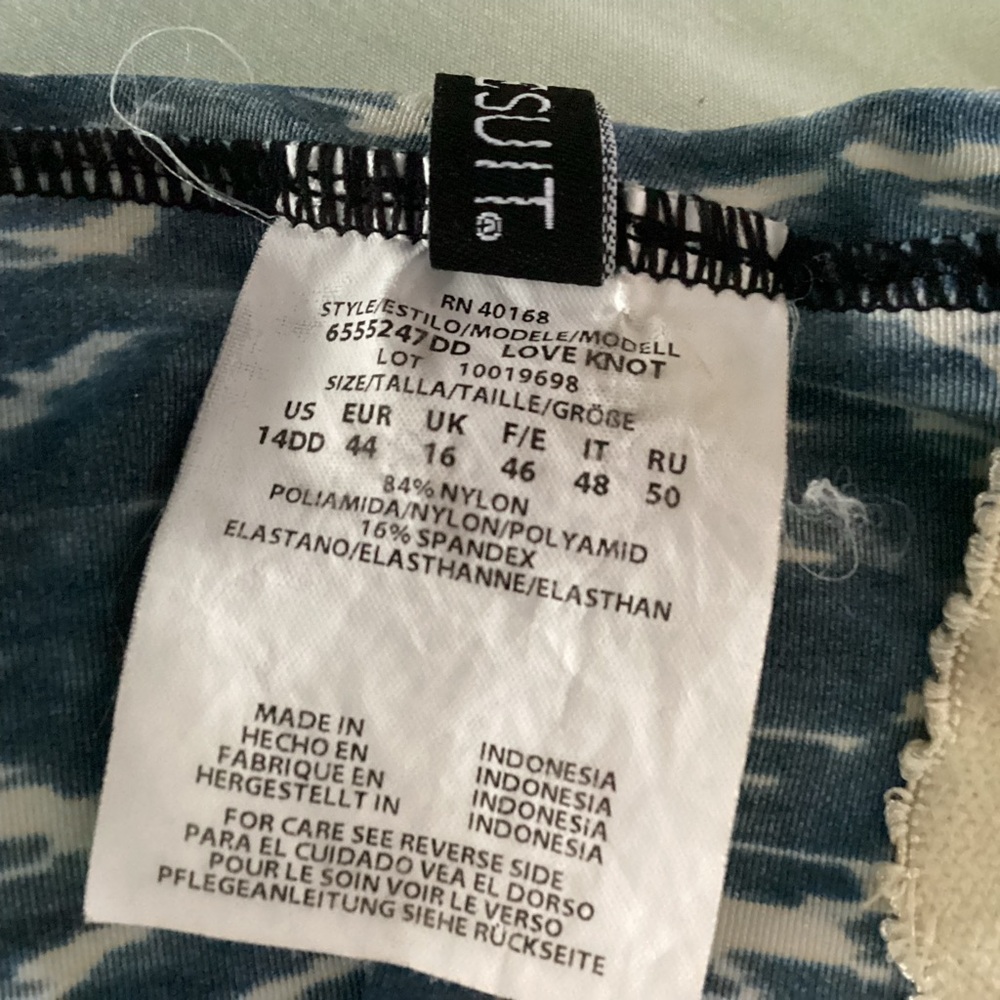 Miraclesuit Love Knot Tankini Top with Layered Front Faux Flyaway. 14DD - Picture 11 of 12